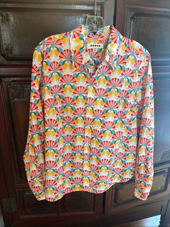 Boden Tops - Boden Floral Button-Up Shirt in White, Yellow, Red, Teal      Worn once. Perfect